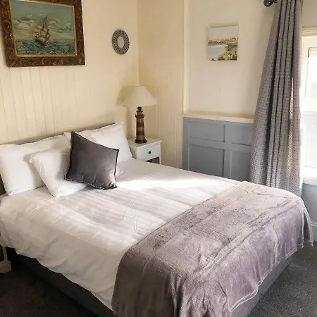 Guest house Westend Bar & Select Fenit