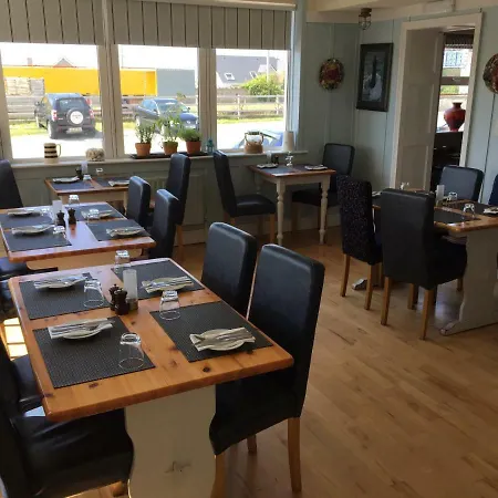 Gæstehus Westend Bar & Select Fenit