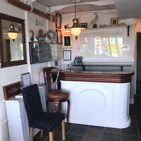 Πανσιόν Westend Bar & Select Fenit